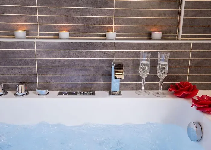 Girolamo's Jacuzzi Place Apartamento