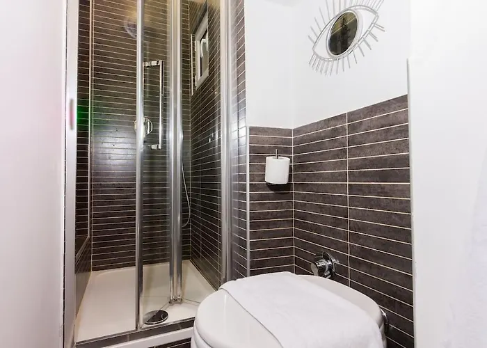 Girolamo's Jacuzzi Place